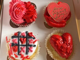 Box of 4 Val Themed Cupcakes