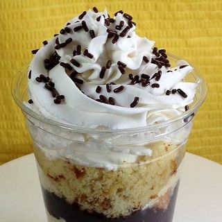 mini chocolate cake parfait