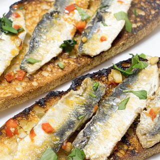 Bread & Sardine +Tea