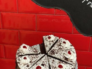 BLACK FOREST SLICED CAKE