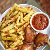 Fried yam with turkey and sauce 