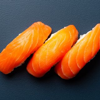 Salmon Nigiri (3pcs)