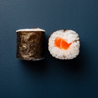Salmon Maki (6pcs)