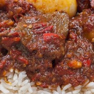 White rice with ofada sauce