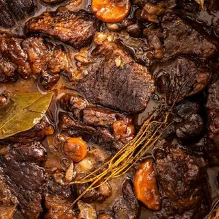 Braised peppered beef (per portion)
