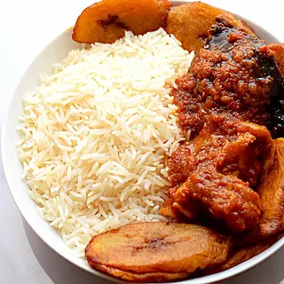 White rice with plantain and assorted meat