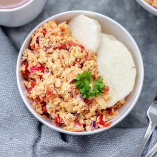 Boiled yam+egg sauce