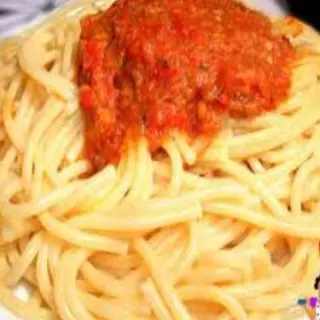 White Spaghetti With Plantain And Stew