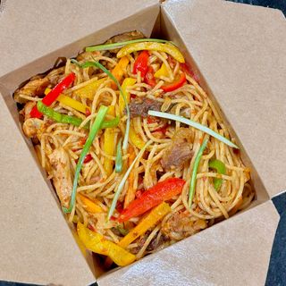 Spaghetti Stir-Fry Delight with chicken 
