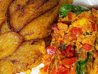 Fried plantain and egg sauce