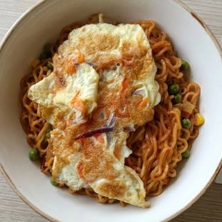 Noodles and fried egg
