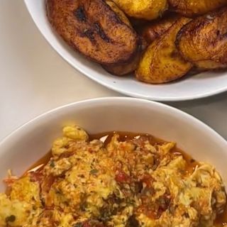 Fried plantain with egg sauce