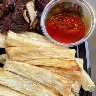 Fried yam and pepper sauce