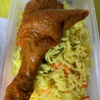 Fried rice served with chicken 