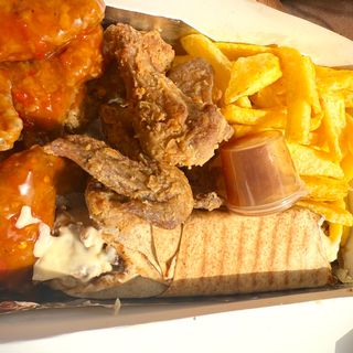 5bbqwings 5crispywings chips and mini shawarma