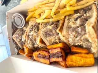 Beef sandwich chips and plantain