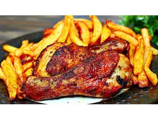 BBQ chicken with sweet potato chips & coleslaw