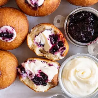 2pcsCream/berry(Bomboloni) Doughnut