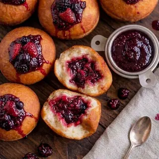 2pcs mixed berries Bomboloni(doughnuts)