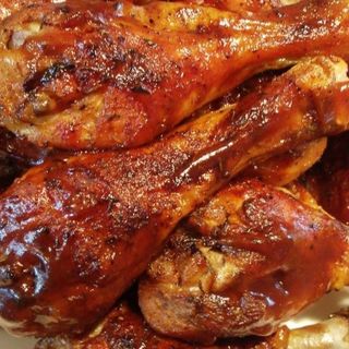 Barbecue sauce chicken and chips