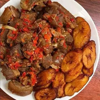 Peppered goatmeat served with plantains
