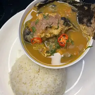Catfish peppe soup served with white rice