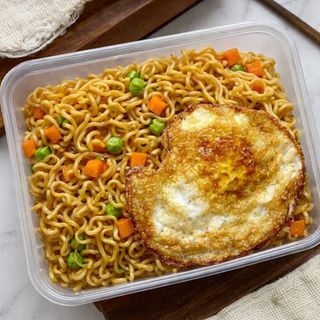 Indomie and fried egg