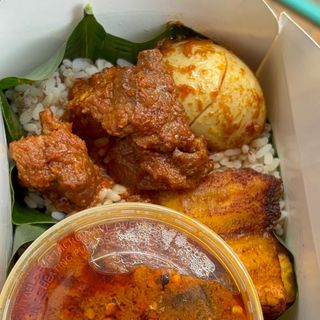 Ofada Rice and Red Pepper Sauce (Chicken)