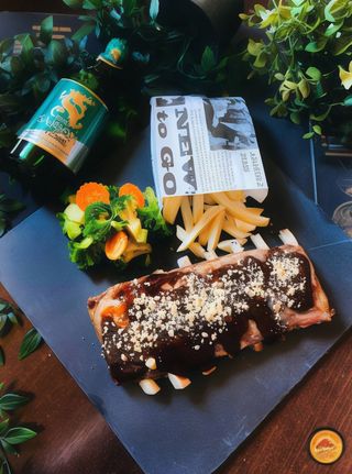 Żeberka w sosie miodowo-orzechowym