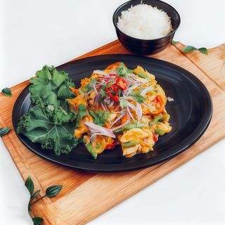 Kurczak w żółtym curry i mleku kokosowym na ostro