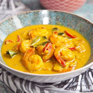 Krewetki w żółtym curry i mleku kokosowym