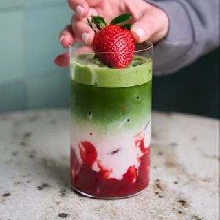 ICED MATCHA TRUSKAWKOWA
