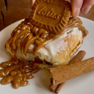 BUŁECZKA CYNAMONOWA LOTUS