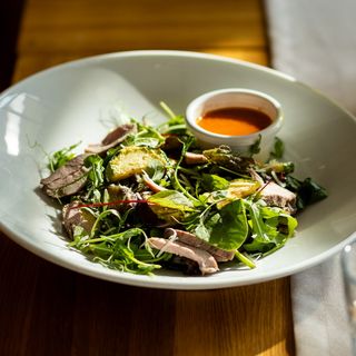 Sałatka z polędwiczką wieprzową 350g