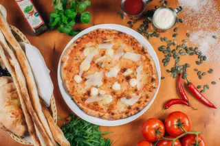 03. Pizza Quattro Formaggi Alla Romana