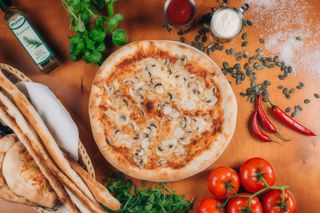 04. Pizza Funghi (Rozmiar Pizzy: Średnia 30)