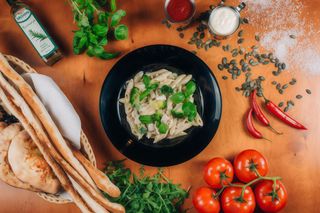 08. Penne con Pollo e Brokoli