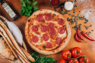 09. Pizza Salami (Rozmiar Pizzy: Średnia 30)