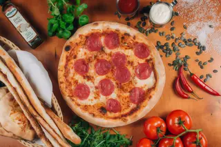 09. Pizza Salami (Rozmiar Pizzy: Duża 40)