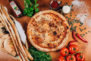05. Pizza Tonno (Rozmiar Pizzy: Duża 40)