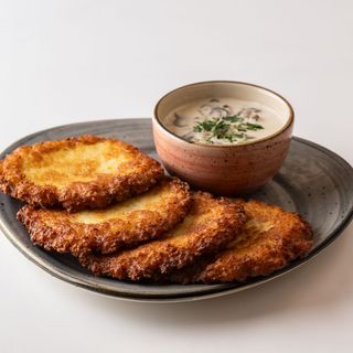 Placki ziemniaczane z sosem pieczarkowym (4szt)