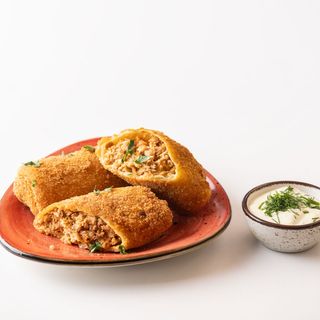 Krokiety z pieczoną karkówką, cebulą i marchewką