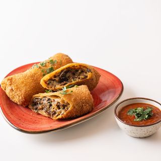 Krokiety z serem, pieczarkami i smażoną cebulą