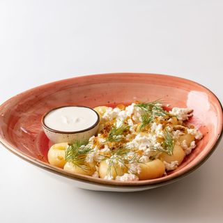 Kluski śląskie z topionym masłem, twarogiem,