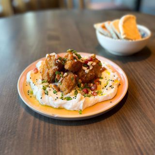 Labneh z chrupiącym kalafiorem