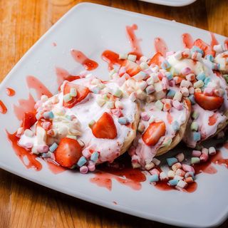 Pankejki z kremem truskawkowym