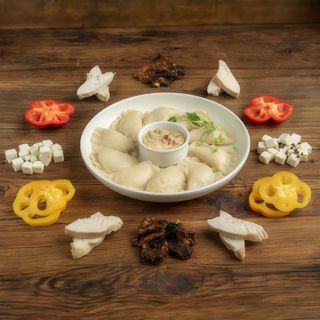 Pierogi z kurczakiem z suszonymi pomidorami i fetą