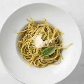 Linguine al pesto genovese