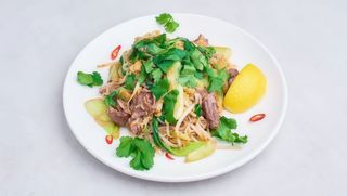 Bun Curry Noodles z kurczakiem