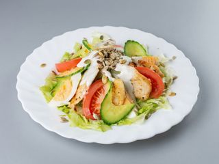 Sałatka z grillowanym kurczakiem